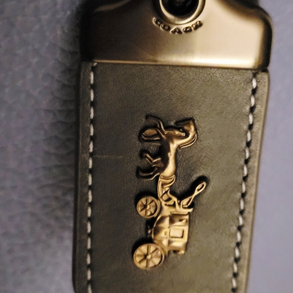 Coach Rogue - Picture 3 of 10